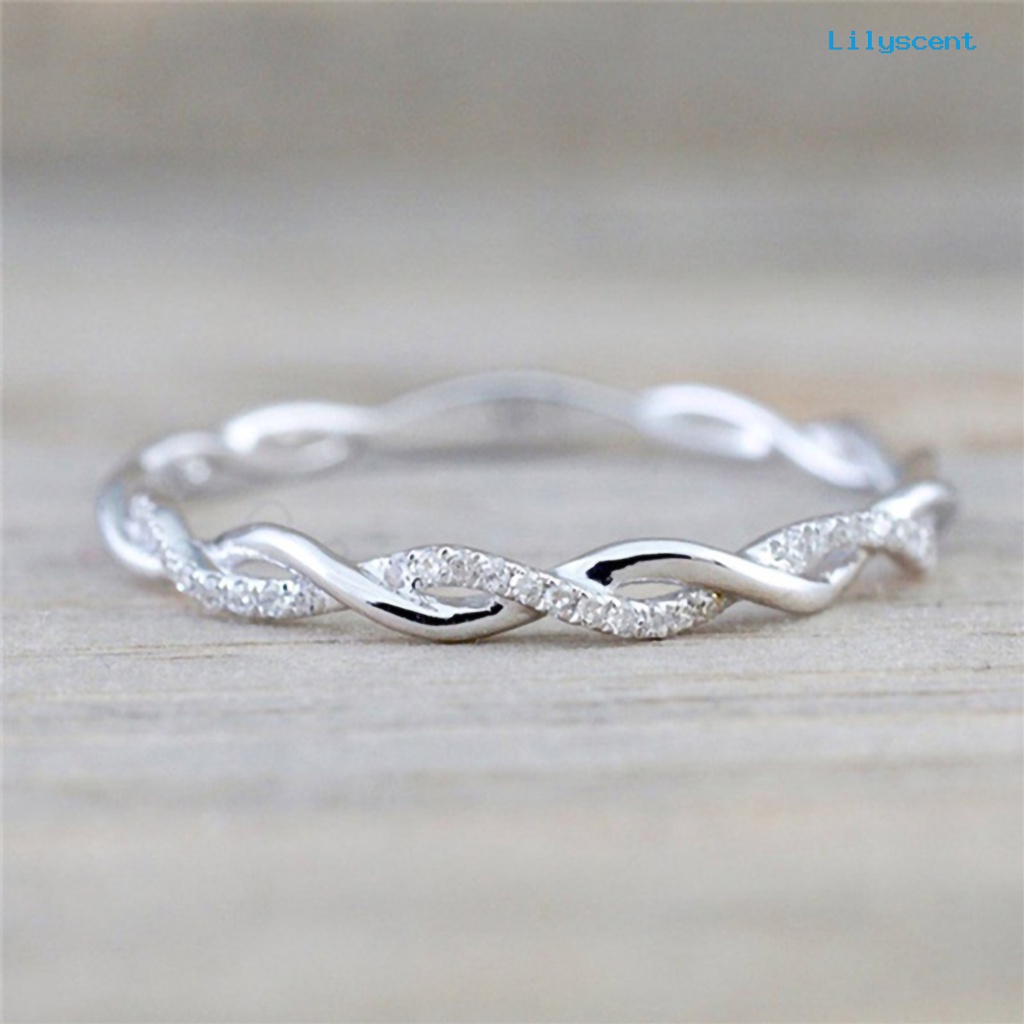 Cincin Berlian Imitasi Bentuk Twisted Bahan Alloy Electroplate Untuk Wanita