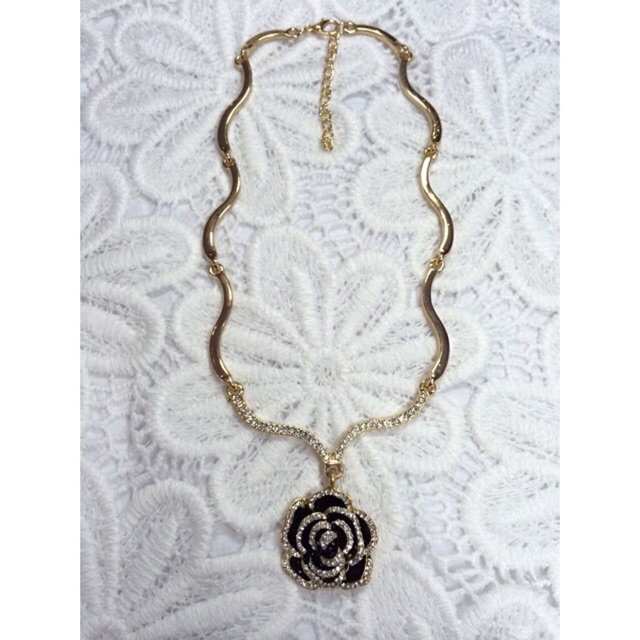 ANTING EMAS WARNA HITAM PESTA MERAH CURLY BESI METAL LOVE BLACK GOLD SILVER PRETTY BEAUTY PRETTY