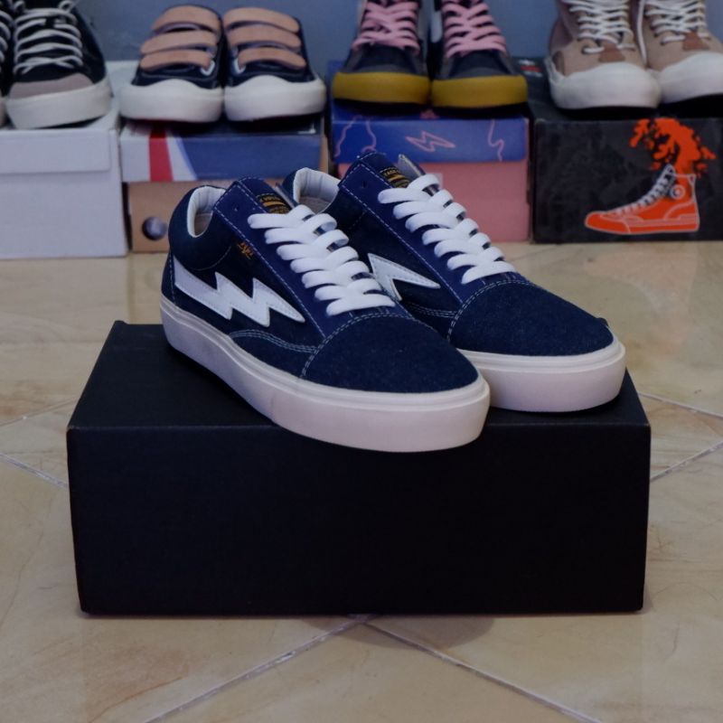 sepatu word Division x Isser James