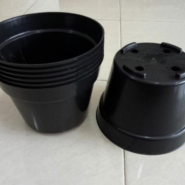 pot hitam ukuran 20cm
