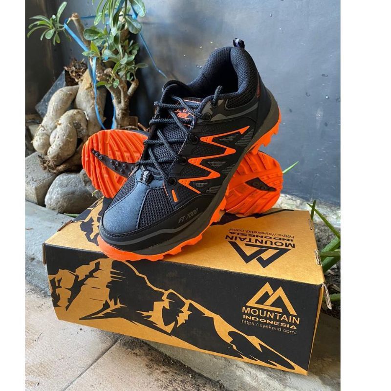 SEPATU HIKING OWEN PREMIUM