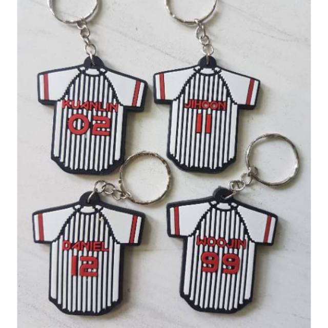 WANNA ONE JERSEY KEYCHAIN GANTUNGAN KUNCI KPOP