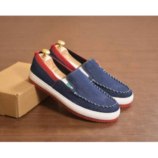 Sepatu Pria Kickers badjatex denim