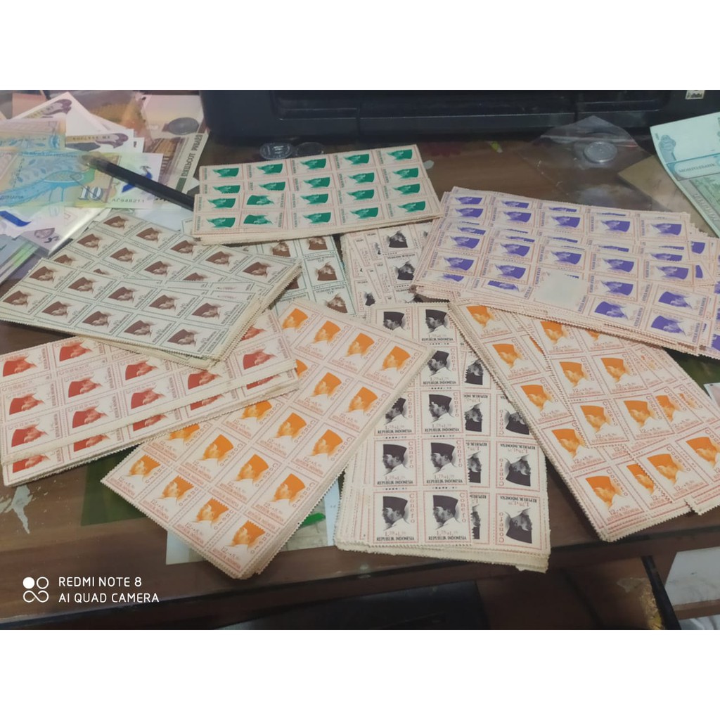 

BL3946 Variasi Prangko Kuno Soekarno Ecer Dan Blok Silahkan Di Pilih Kaka