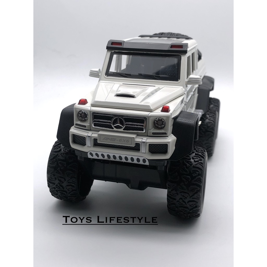 Mainan Mobil Diecast Mercedes Benz G63 AMG 1:22 (Putih)