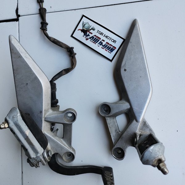 footstep step depan pijakan kaki set pedal rem ori original honda cb 150 r 150r k15 old lama bekas