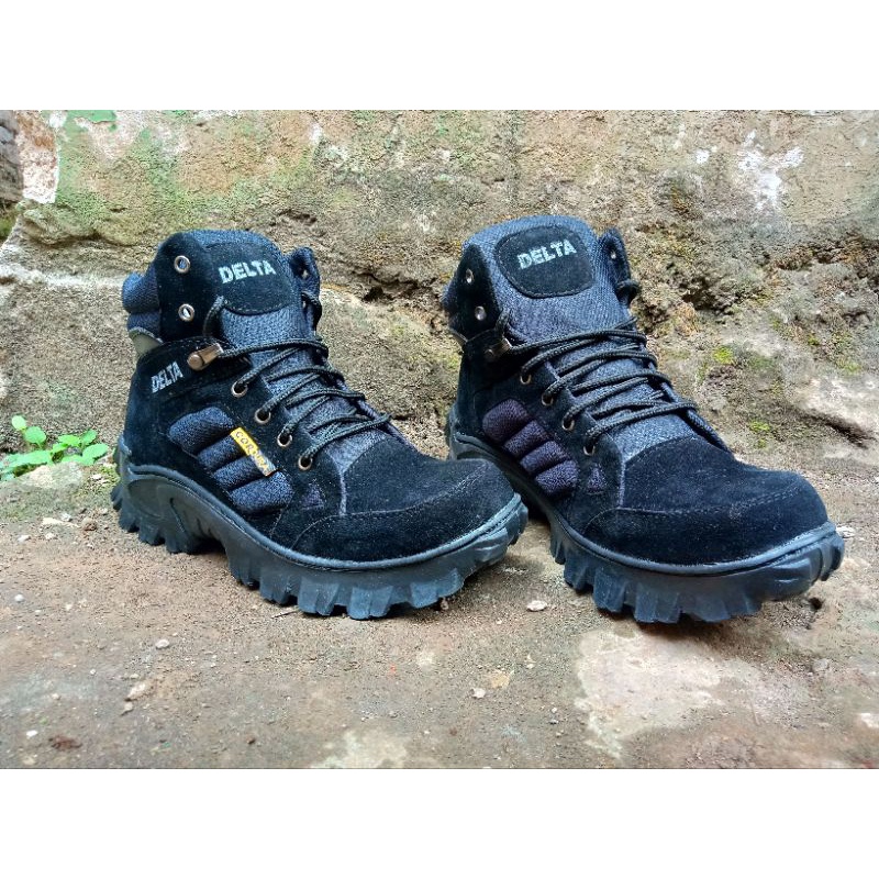 SEPATU BOOTS DELTA PENDEK UJUNG BESI TERBARU