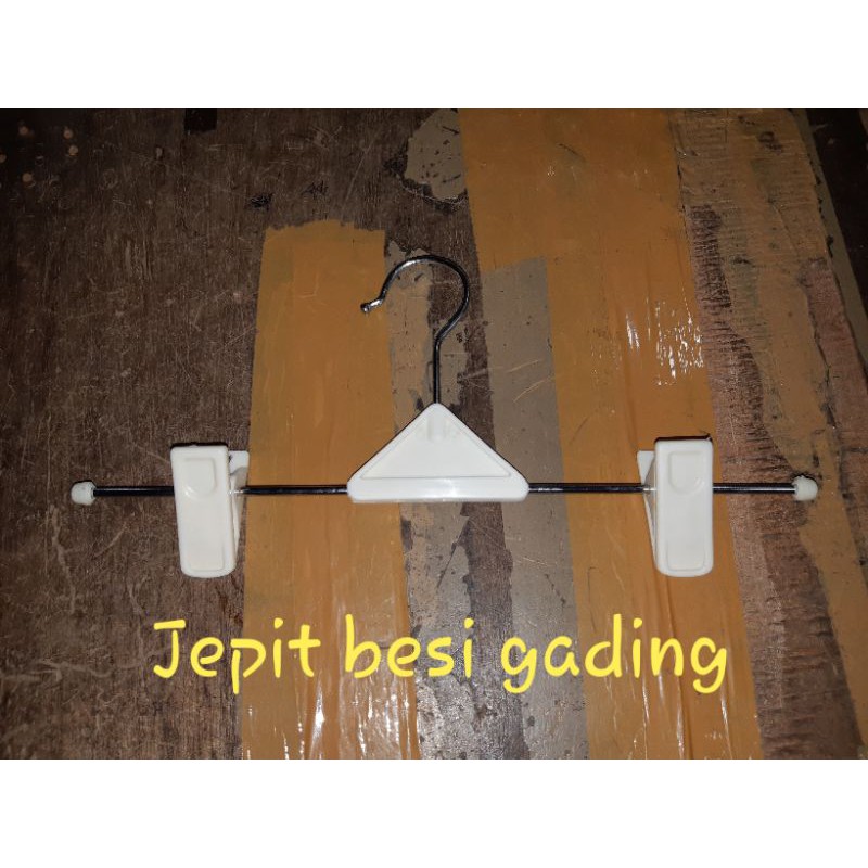 Isi 6 pcs hanger jepit besi warna bening / krem