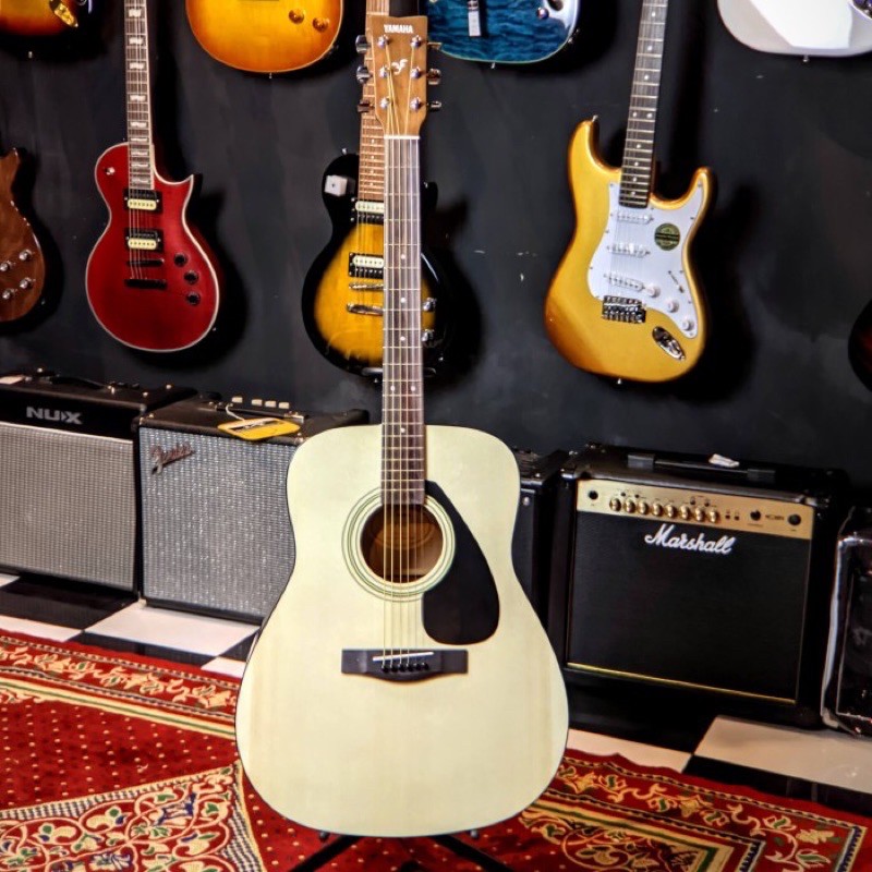 Gitar akustik Yamaha f310