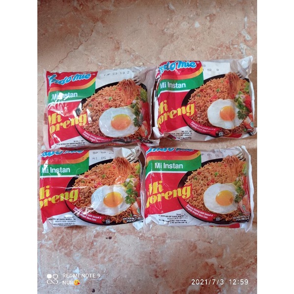 

indomie goreng isi 4 pcs