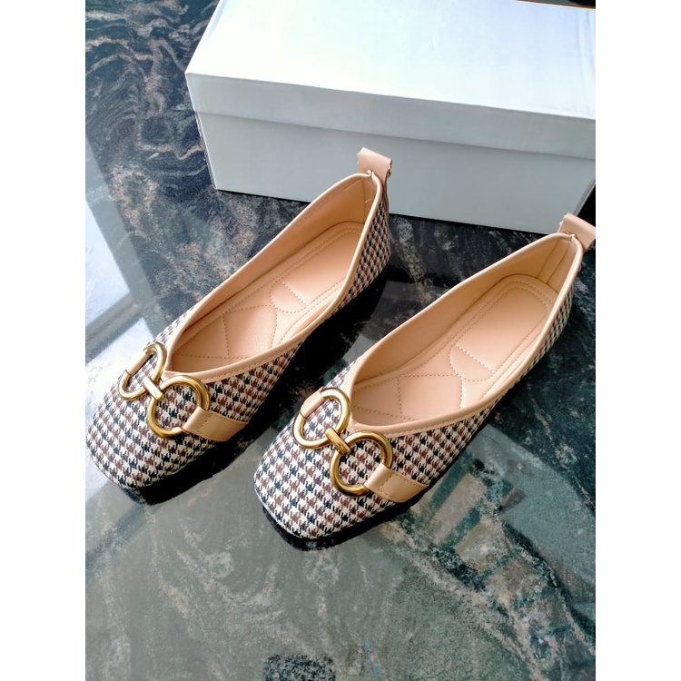 Flat shoes wanita H 18