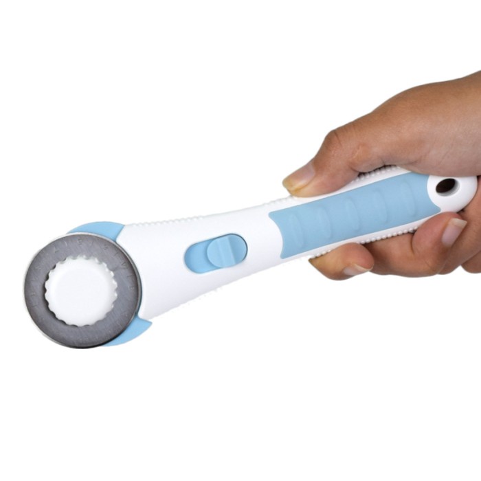 

CODE556 Alat Potong Bahan Kain Rotary Cutter 450mm FREYA Best Quality