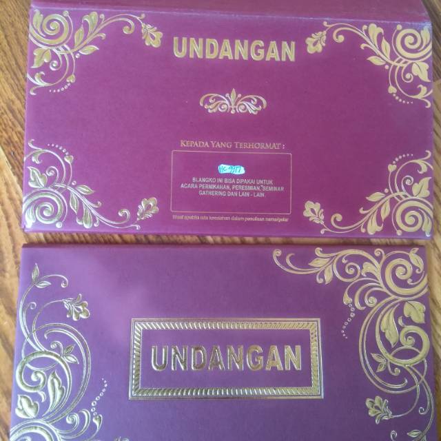 Blanko undangan pernikahan erba marun model amplop