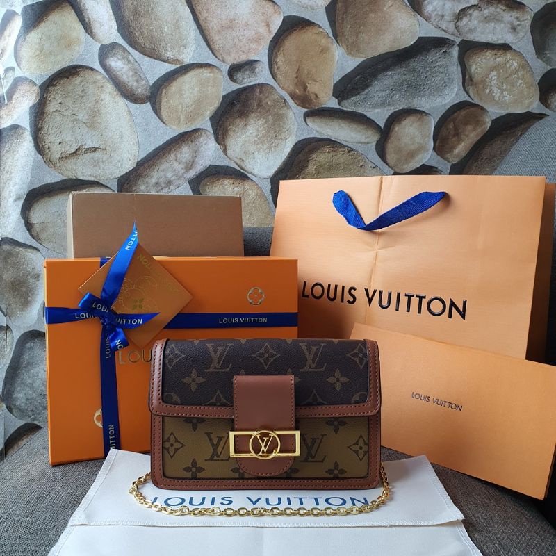 Louis Vuitton Schlüsseanhänger Dauphine Dragonne Monogram Canvas M69000