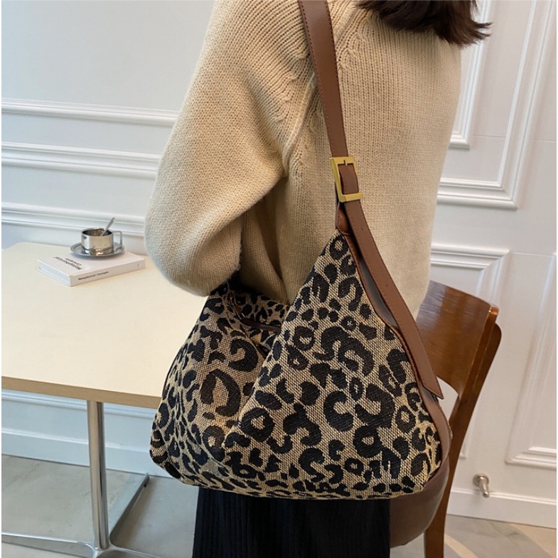 TFT AX200255 92913 AX913 T36 B2429 E4543 C1013  (1 KG MUAT 2) TAS SELEMPANG KERJA IMPORT TOTEBAG PREMIUM CEWEK LEOPARD TERBARU 2022 TAS BATAM