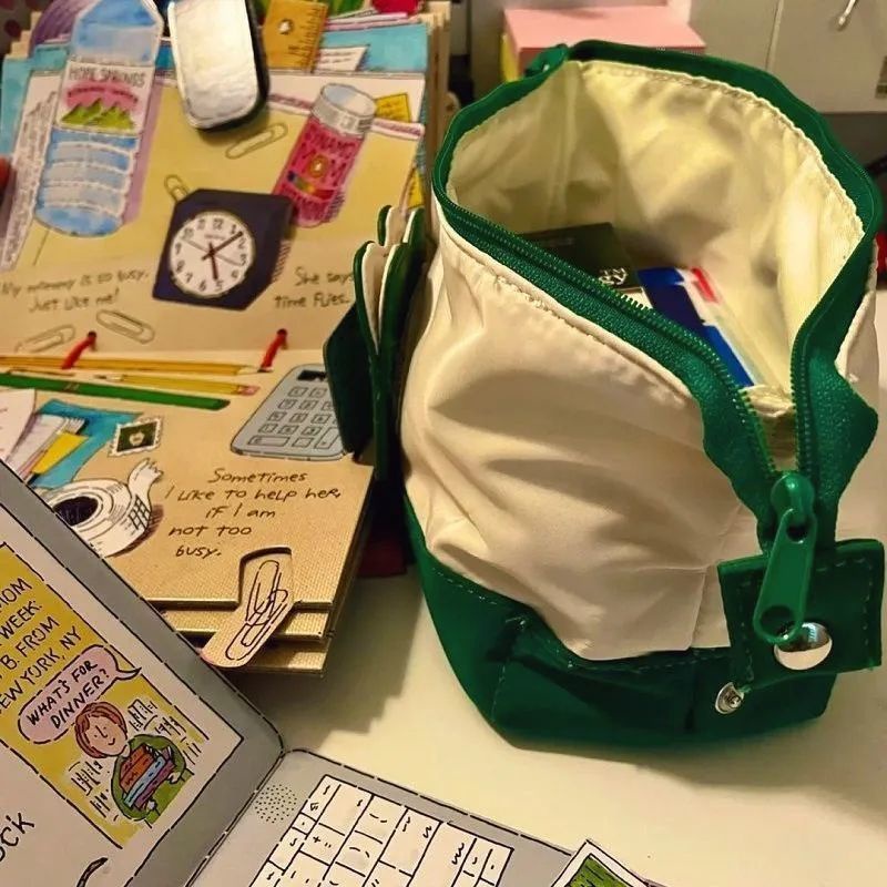 ☽◕☏Tas penyimpanan multi-fungsi kartun siswa berkapasitas super bernilai tinggi baru alat tulis lucu kotak pensil buaya kecil