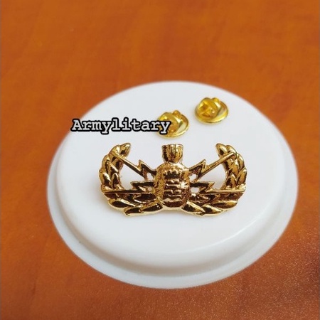 Pin jihandak black dan gold