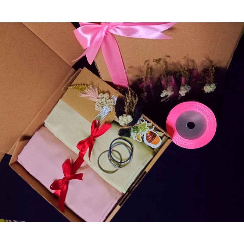 

HAMPERS HIJAB GIFT BOX