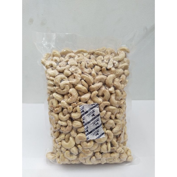 

Kacang Mede Mentah Utuh W320 - 1kg