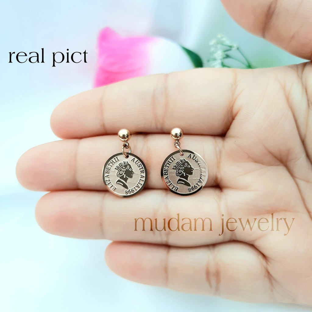 Anting Tusuk Titanium Vintage Queen Coin dan Pentol Tersedia Warna Rose Gold, Gold dan Silver