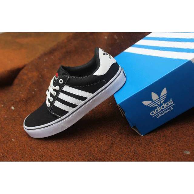 SEPATU ADIDAS QUESTAR RIDE SNEAKERS SPORT OLAHRAGA PRIA WANITA IMPORT RUNNING FITNESS INDOOR OUTDOOR