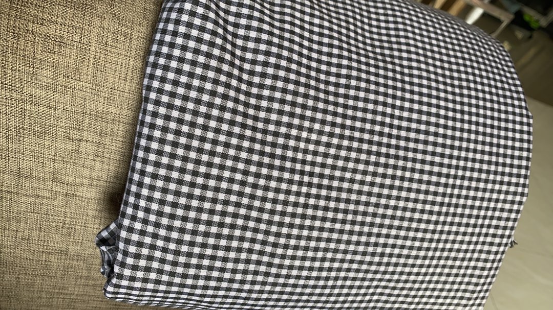 Kain Yarnded Lebar 150 Cm Warna Hitam Kotak Kecil