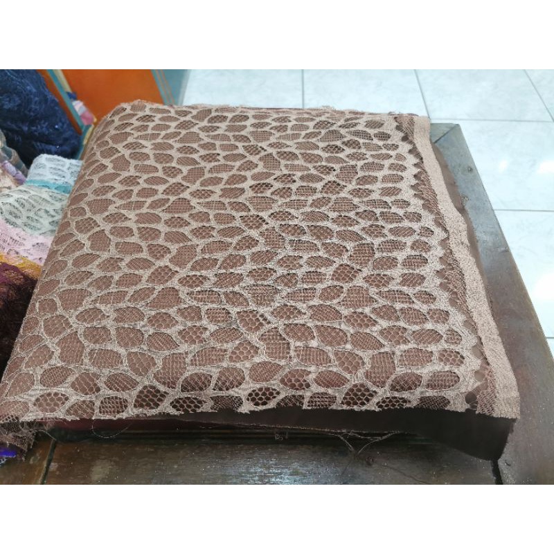 kain brokat/kain broklat/kain brukat/lace motif honey comb. murah