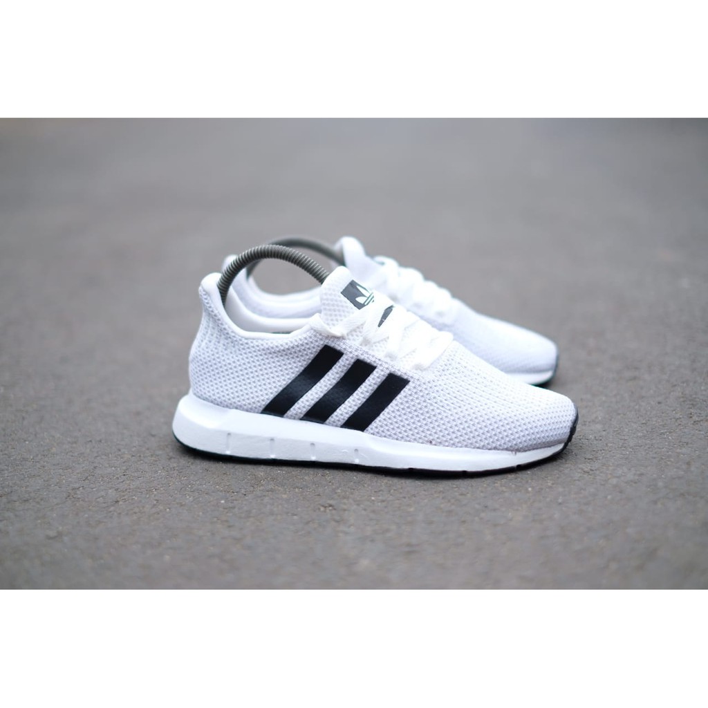 Adidas Swift run white