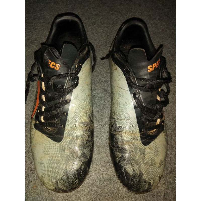 sepatu bola specs swervo