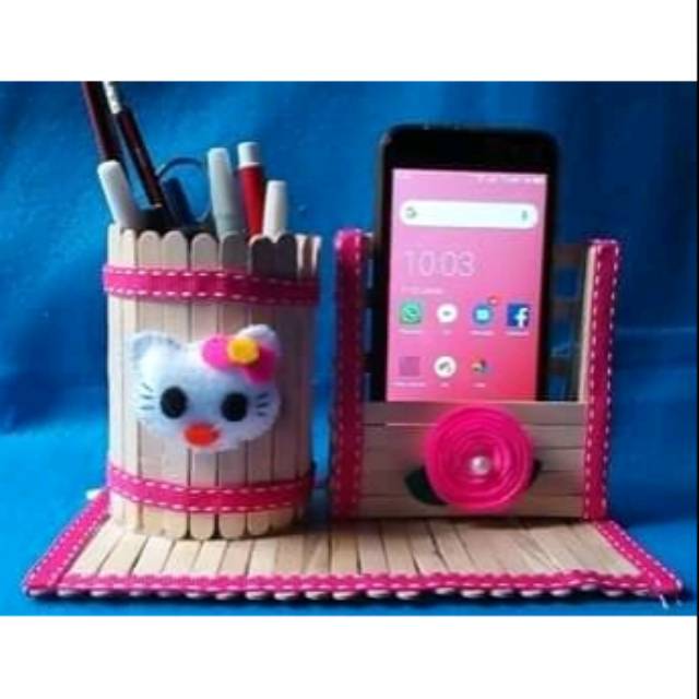

Tempat alat tulis dan handphone