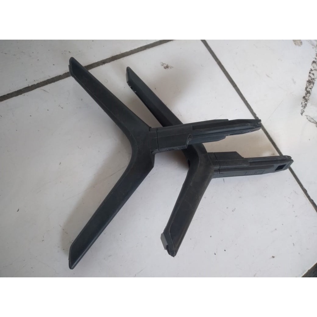 kaki LED TV SAMSUNG 43 inch 43TU8000 SMART TV Crystal UHD 4K stand dudukan di meja SOLO2 DARMA