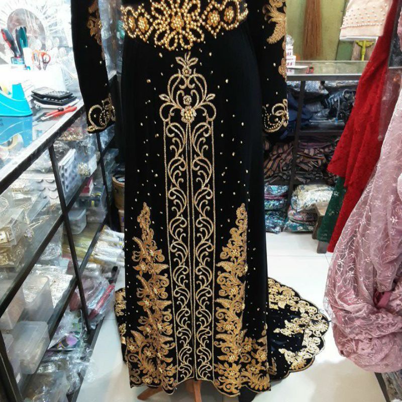 Kebaya Pengantin Bludru Tile Ekor