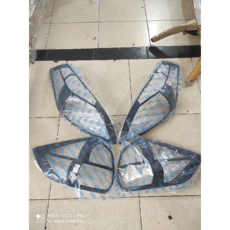 JSL ERTIGA 2012-2017 GARNISH LAMPU DEPAN BELKANG