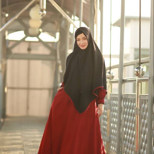 Aulia Azeeza Maroon Black
