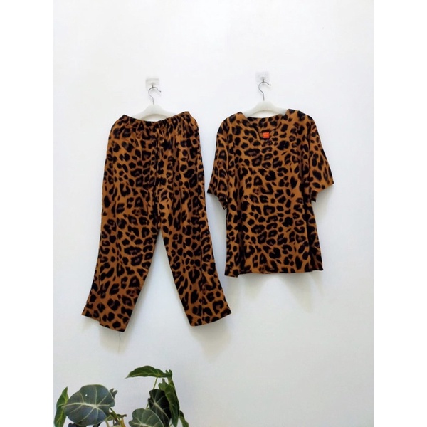 STELAN ANDIN MOTIF MACAN/LEOPART/LEOPARD/COD/SET WANITA TERBARU/SET RAYON TERMURAH/ANDIN IKATAN CINTA/ONE SET BAJU TIDUR RAYON TERBARU KEKINIAN VIRAL/ONE SET MACAN JUMBO/XL-xxl/SET RAYON LEBARAN BAHAN JATUH ADEM/SETELAN ANDIN LD 120