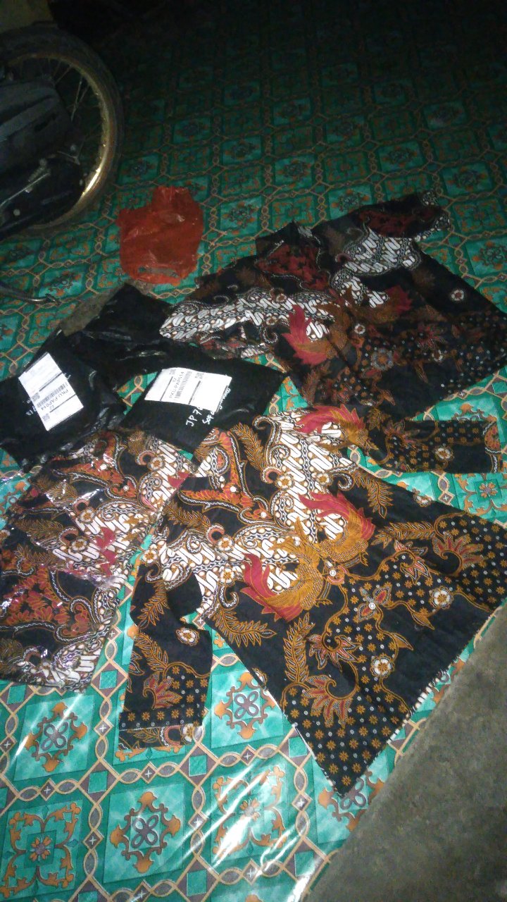 Couple Atasan Batik Wanita Dan Pria Motif Lidah Api