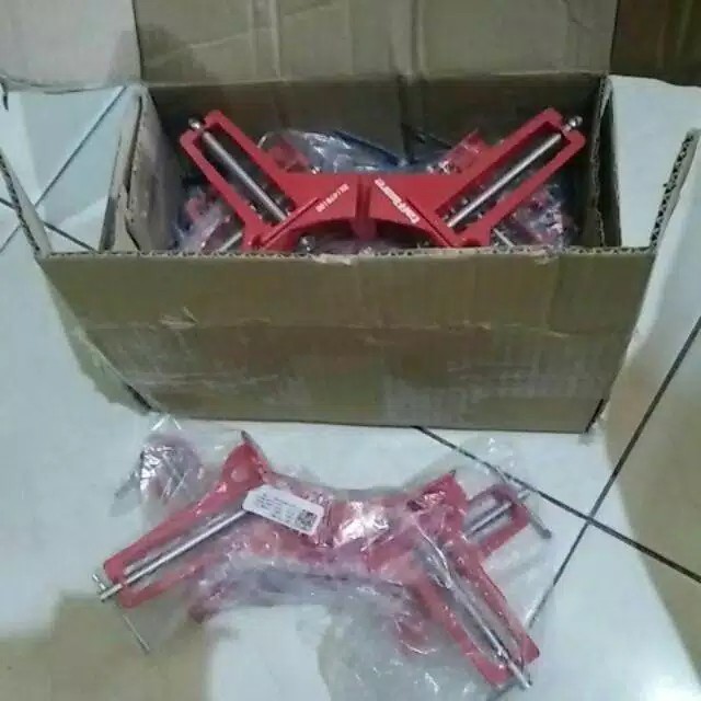 Clamp Penjepit Sudut Frame Kaca Kayu Angle 90 Derajat Max Range 75mm <br />