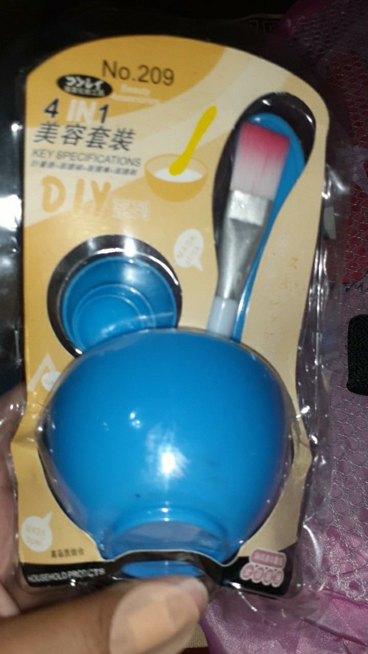Wadah Masker 4 In 1 Set Dengan Kuas Pengaduk Dan Sendok