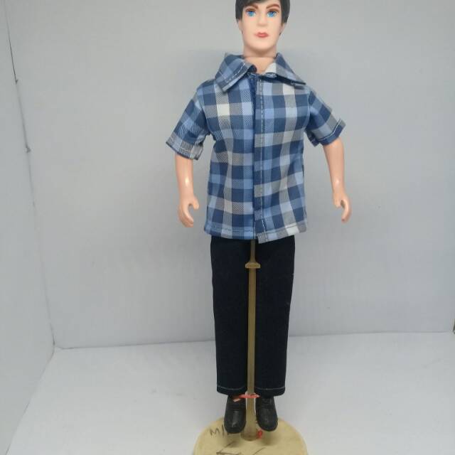 seri busana laki laki dewasa 1 dengan bonekanya