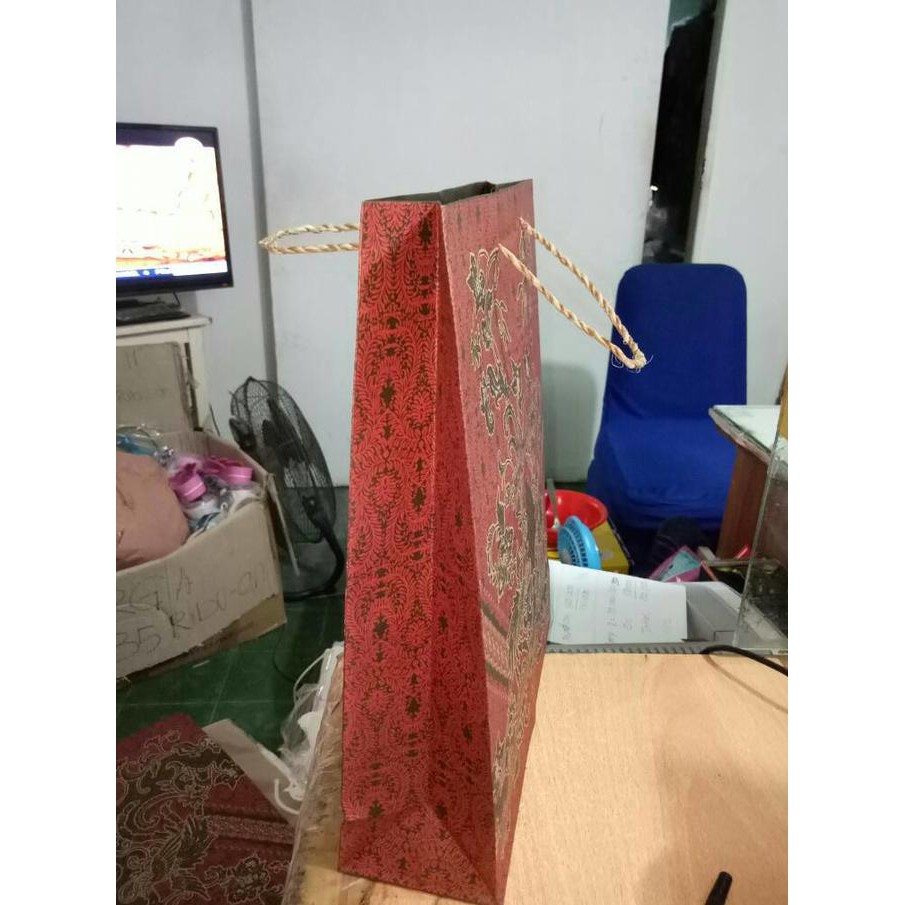 

Paperbag Batik Besar 33X26X8,5 Satuan