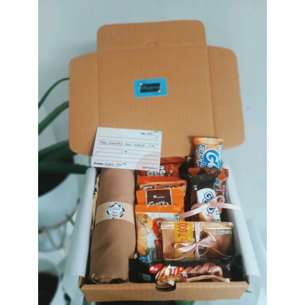 

Hampers Snack/Gift Hijab/Gift Box/Hampers Hijab/Kado Wisuda/Kado Ulang Tahun