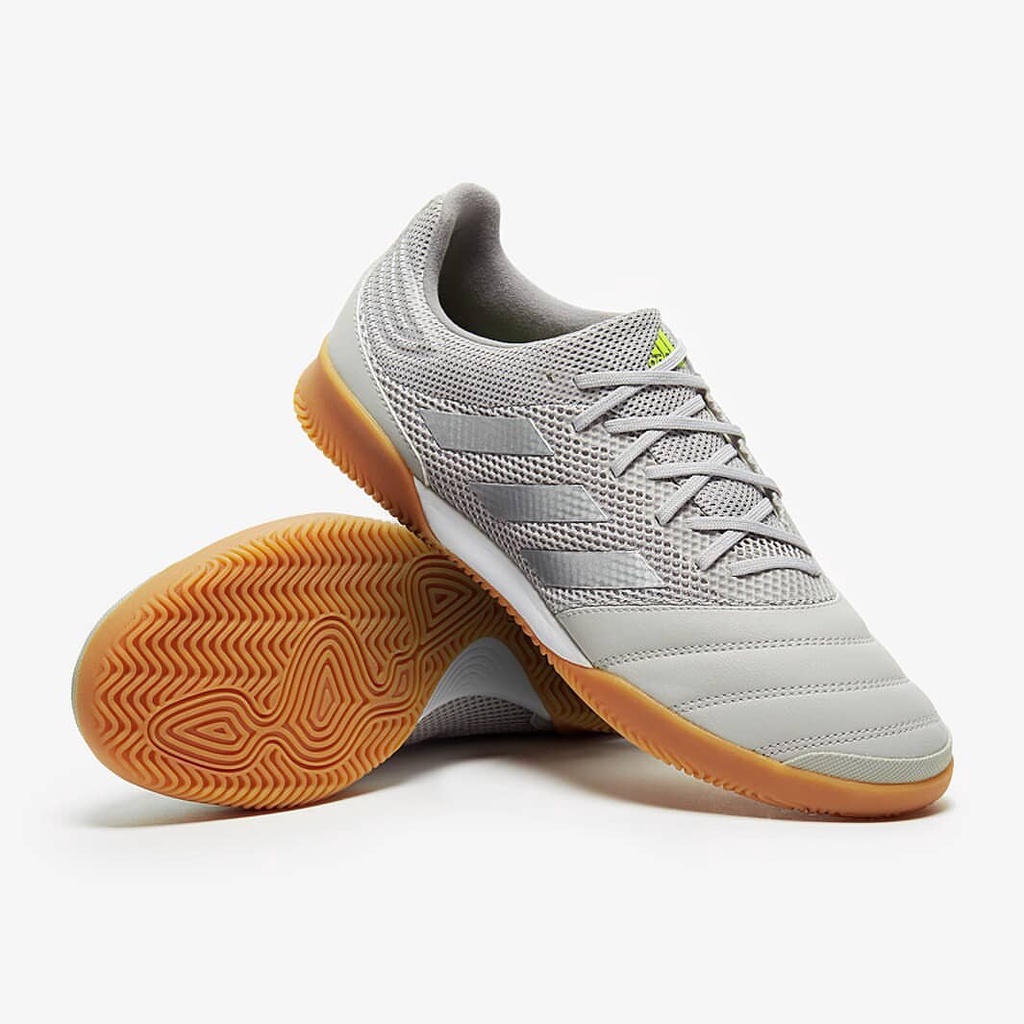 SEPATU SEPAKBOLA/FUTSAL BISA COD /BAYAR DI TEMPAT MURAHIMPORT BERKUALITAS TERBARU BERGARANSI KEKINIA
