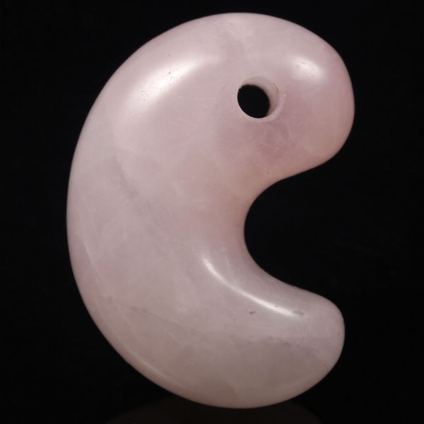 Natural Rose Quartz 57ct 30x21mm Japanese Traditional Magatama Kamuikotan JQZ001