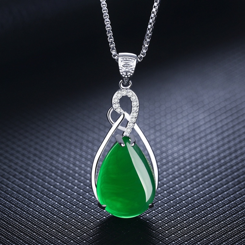 [Ready Stock]Fashion Inlaid Emerald Pendant Silver Plated Necklace