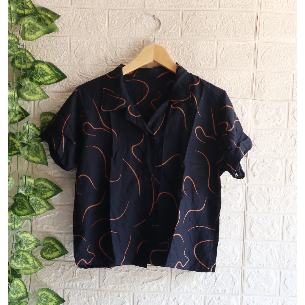Baju Kemeja Wanita Two Tone Animal Kekinian / Kemeja dua warna / Top Wanita / Atasan Wanita-Cacing Hitam 02
