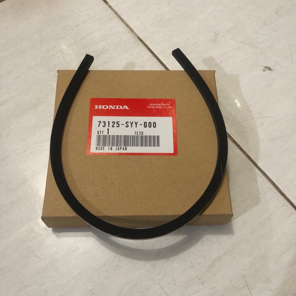 Karet Kaca Depan Komplit MOBILIO & BRIO 2014-2024 .