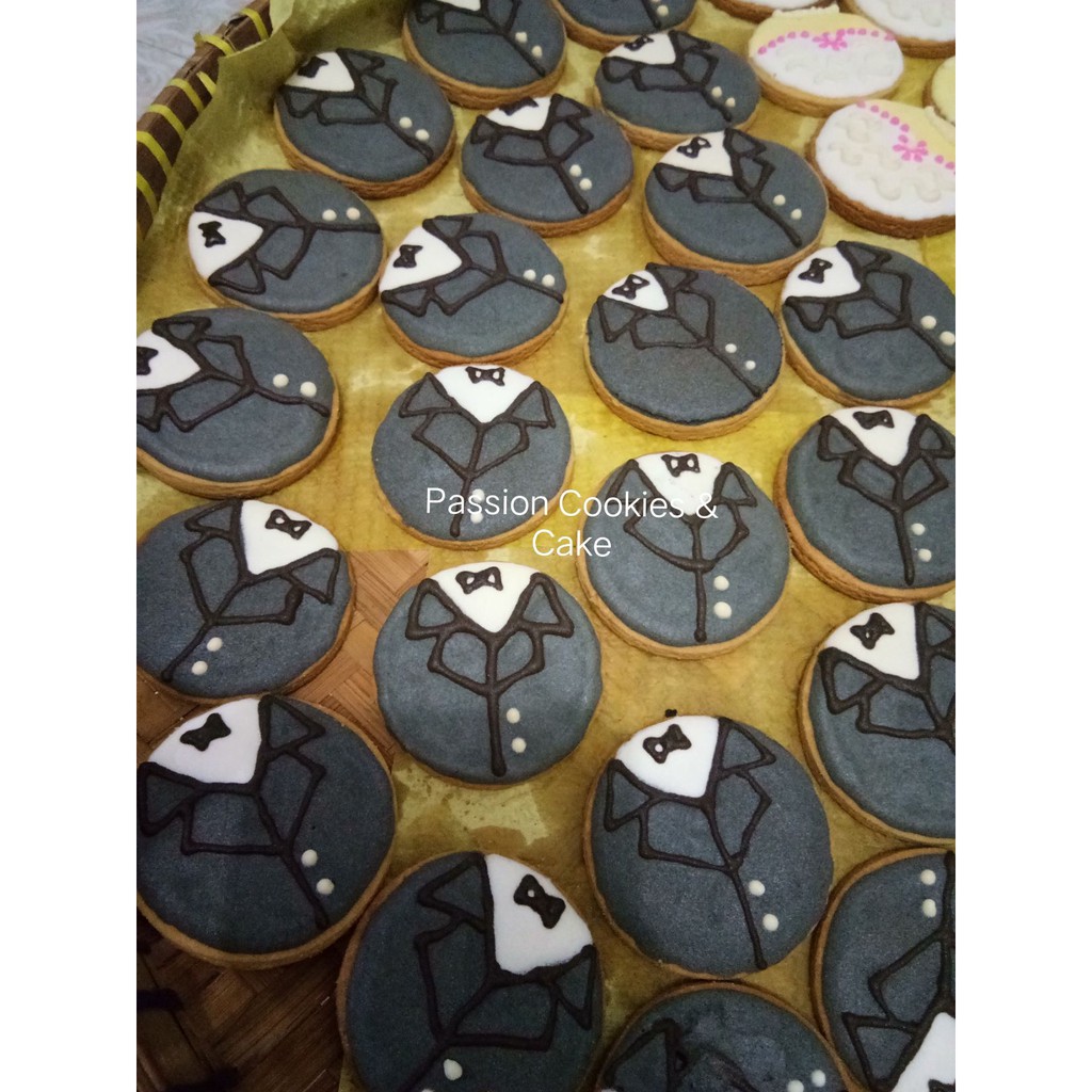

Cookies Karakter Tema Gaun dan Jas