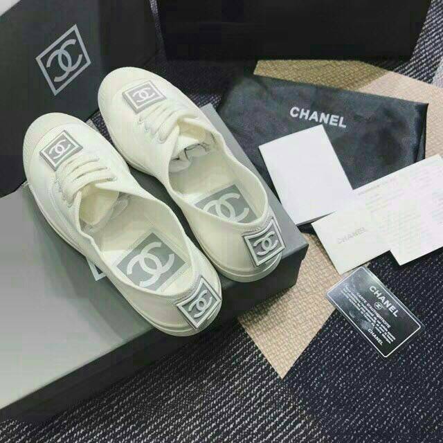 Chanel 2018 Vintage canvas sneaker supermirror