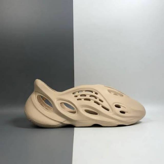 yeezy sandals foam runner