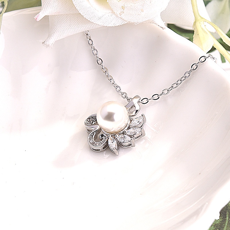 [Ready Stock]Fashion Diamond Pearl Pendant Flower Silver Necklace